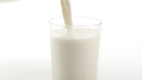 脱脂牛奶和全脂牛奶的区别是什么?哪个好?