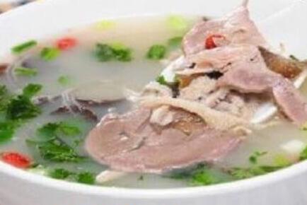 坚持喝羊肉汤一个月，羊肉汤的功效与作用