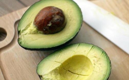 牛油果的营养价值，我坚持吃了一年牛油果