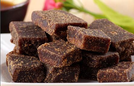 红糖和黑糖哪个对女性比较好，有什么区别