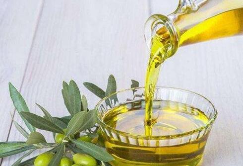 橄榄油擦脸的功效与作用,橄榄油擦脸5年了