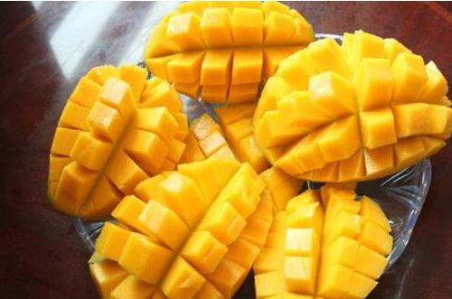 女人吃芒果好处和坏处，女人为什么不能多吃芒果