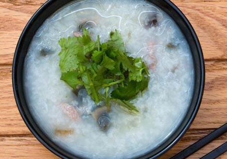 海鲜粥怎么做不腥，海鲜粥的简单做法大全