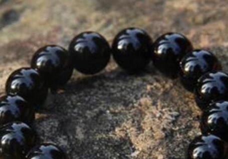 黑玛瑙的功效与作用，黑玛瑙佩戴禁忌