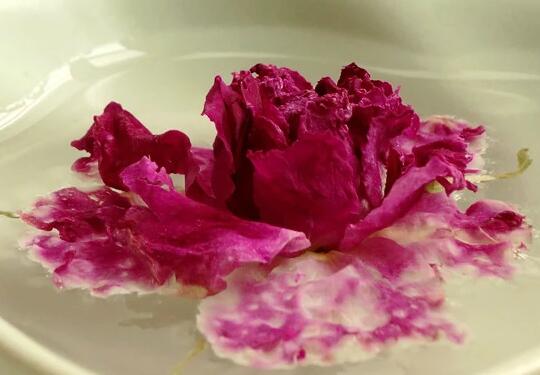 干玫瑰花泡水放几颗，干玫瑰花泡水要洗吗