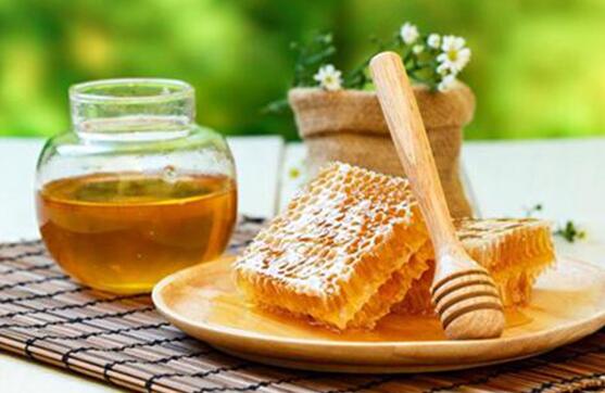 女人长期喝蜂蜜好吗，女人长期喝蜂蜜的坏处