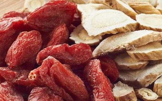 黄芪枸杞泡水喝的功效与禁忌，黄芪和枸杞泡水喝有什么作用