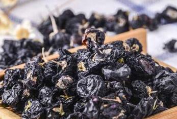 黑枸杞好还是红枸杞好，红枸杞和黑枸杞的区别