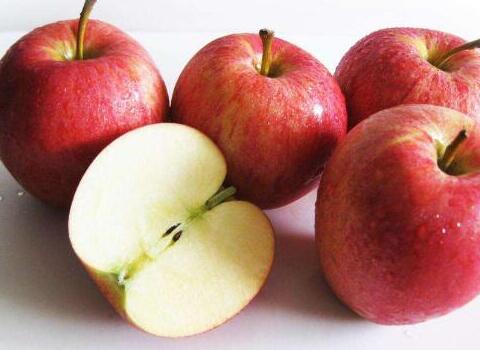 女人长期吃苹果的好处，一女子长期吃煮苹果