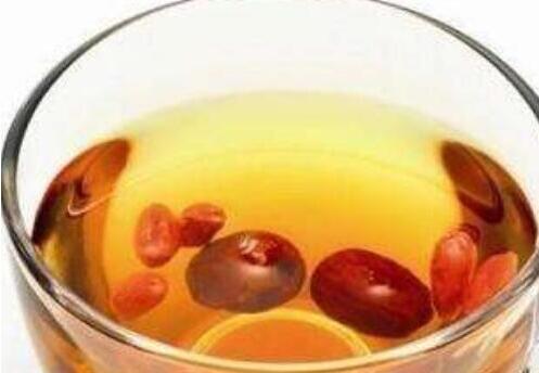 枸杞红枣泡水喝的功效与禁忌，枸杞和红枣泡水喝有什么好处