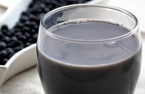 女人吃黑豆浆的好处，女人连喝一个月黑豆浆