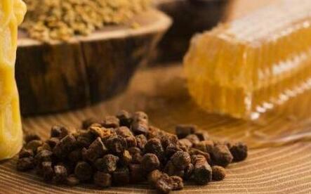 女人什么年龄适合蜂胶，女性经常吃蜂胶的害处