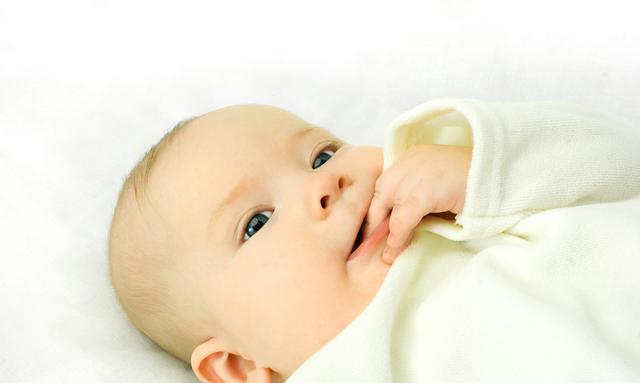 宝宝吃手的危害有哪些？