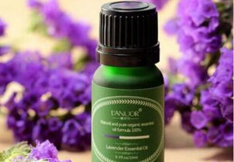 薰衣草精油怎么用在脸上，薰衣草精油的正确使用方法