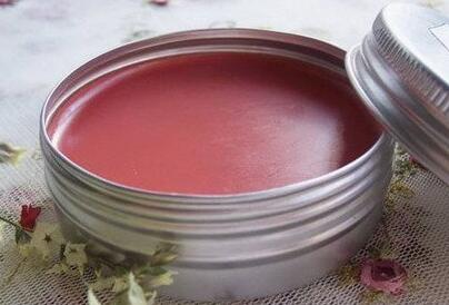 紫草膏婴儿能用吗，婴幼儿紫草膏要慎用