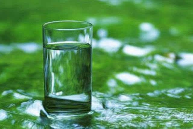 正常人一天喝多少水合适？孩子要多喝水哦