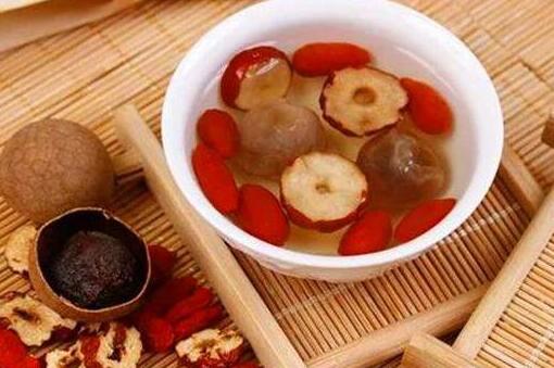 山楂片泡水的功效与禁忌，山楂片和什么泡水好