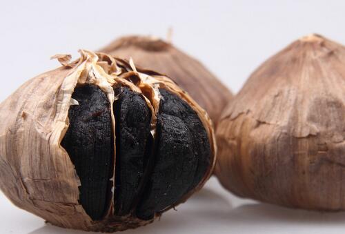 黑蒜的功效和食用方法，黑蒜一天吃多少合适