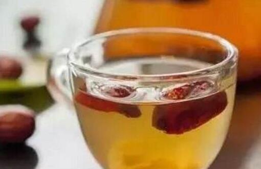 红枣枸杞泡水喝的功效，连续喝一个月红枣枸杞水