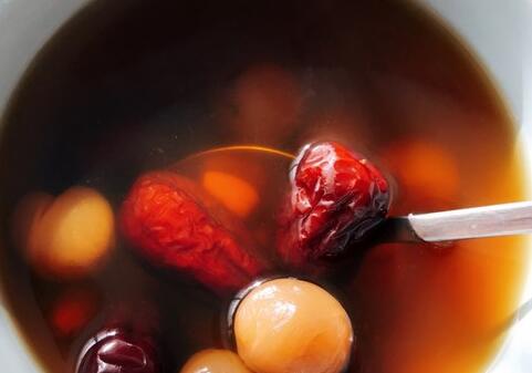 桂圆红枣水效果太吓人了，桂圆红枣泡水喝的好处