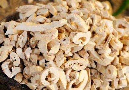 白鲜皮泡水喝的功效，白鲜皮煮水治什么病