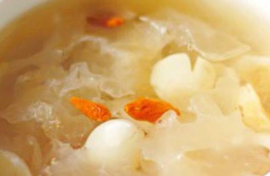 银耳莲子百合汤的禁忌，银耳莲子百合汤的功效与做法