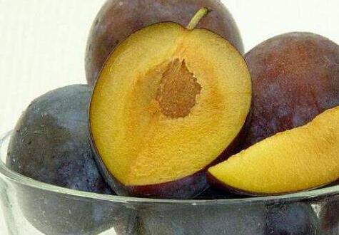 西梅怎么吃最通便，一天吃几个西梅治便秘