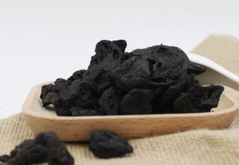 黄精泡水喝的用量是多少，喝黄精水一个月以后