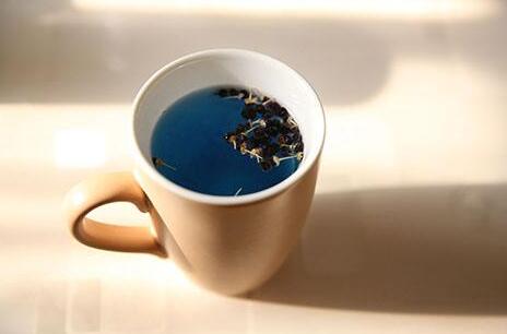 黑枸杞泡水颜色变化，黑枸杞泡水一次放几粒合适