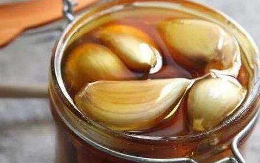 蜂蜜泡大蒜的功效与作用及食用方法