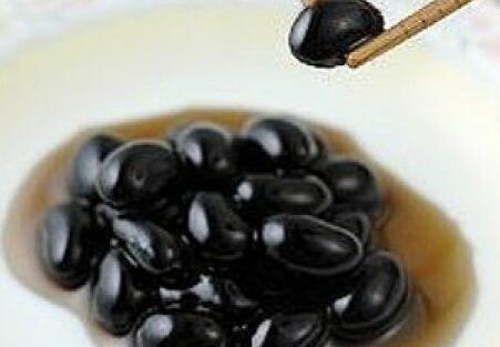 我坚持吃醋泡黑豆一年，醋泡黑豆我吃了十年