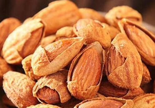 巴旦木和杏仁的区别，巴旦木和杏仁哪个更好