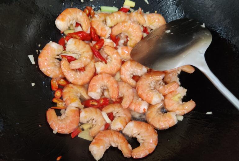 基围虾的家常做法，作为湖南人爱吃这样的基围虾！