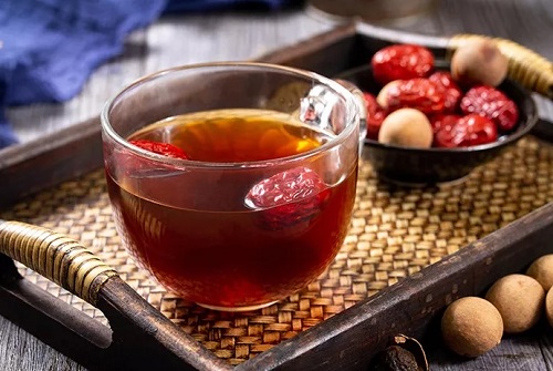 桂圆红枣水效果太吓人了，桂圆红枣泡水喝的好处