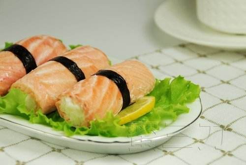 三文鱼不能和什么一起吃？三文鱼和山药可以吃吗？