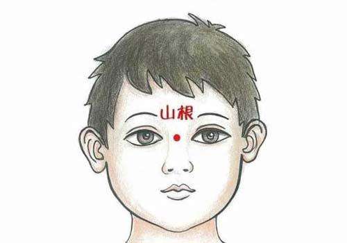 按摩山根穴有什么作用,山根的准确位置图