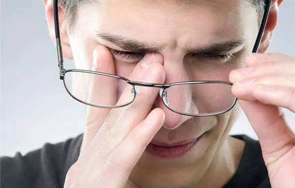眼睛痒是怎么回事？眼睛痒可能是这些原因