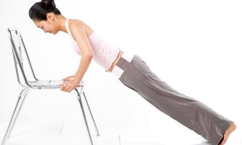 上斜俯卧撑练哪里？上斜俯卧撑的标准动作