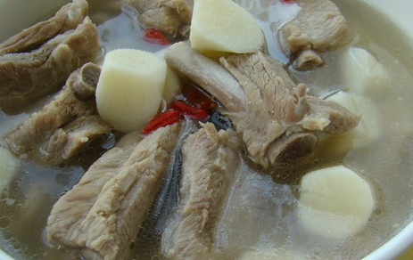 排骨汤怎么炖最好喝，炖排骨先炒一下的好处