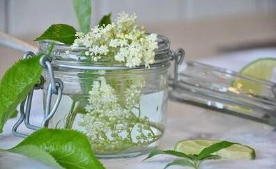 睡前喝水会水肿么，晚上几点不能喝水了