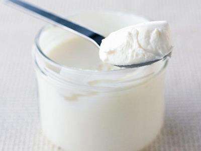 酸奶不能和什么一起吃,	酸奶什么时间喝好