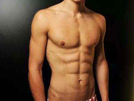 男生练腹肌最有效的方法？