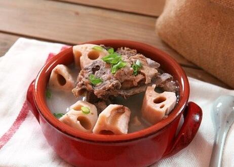 莲藕排骨汤作用与功效 莲藕排骨汤的营养价值