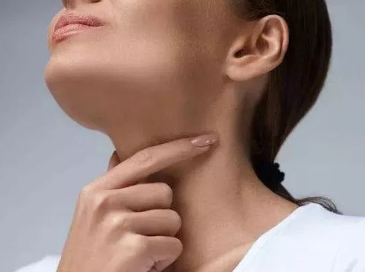 桥本甲状腺炎有哪些明显的症状？