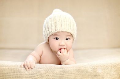 宝宝吃手指好不好?宝宝吃手指的好处