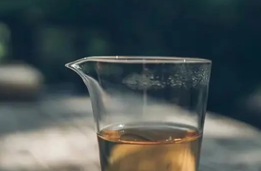白茶是发酵茶吗，白茶口感特点描述