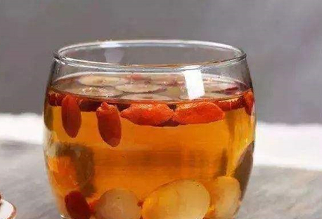 红枣枸杞桂圆泡水喝的功效，长期喝红枣枸杞桂圆水的禁忌