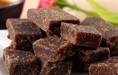 黑糖的功效与作用及禁忌，黑糖和红糖是一个东西吗