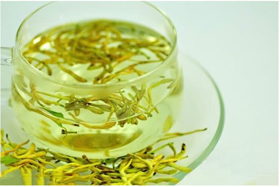 泡金银花茶加入糖的正确选择方式 泡金银花加入冰糖味道更好