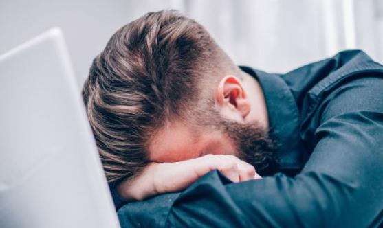 秋季犯困原因多 及时提神才能神清气爽